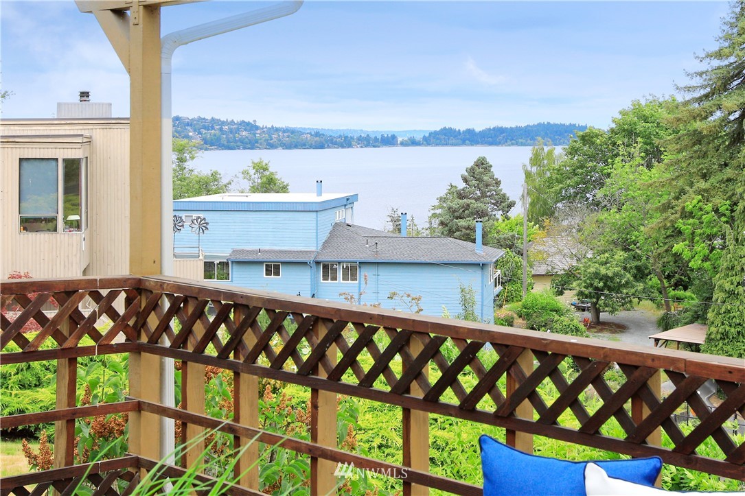 6944 South Rustic Road Seattle, WA 98178 - Photo 2 of 22 Gallery Image 2