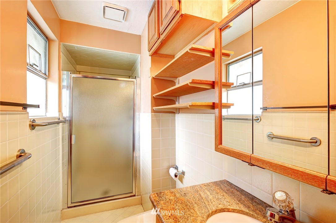 6944 South Rustic Road Seattle, WA 98178 - Photo 15 of 22 Gallery Image 15