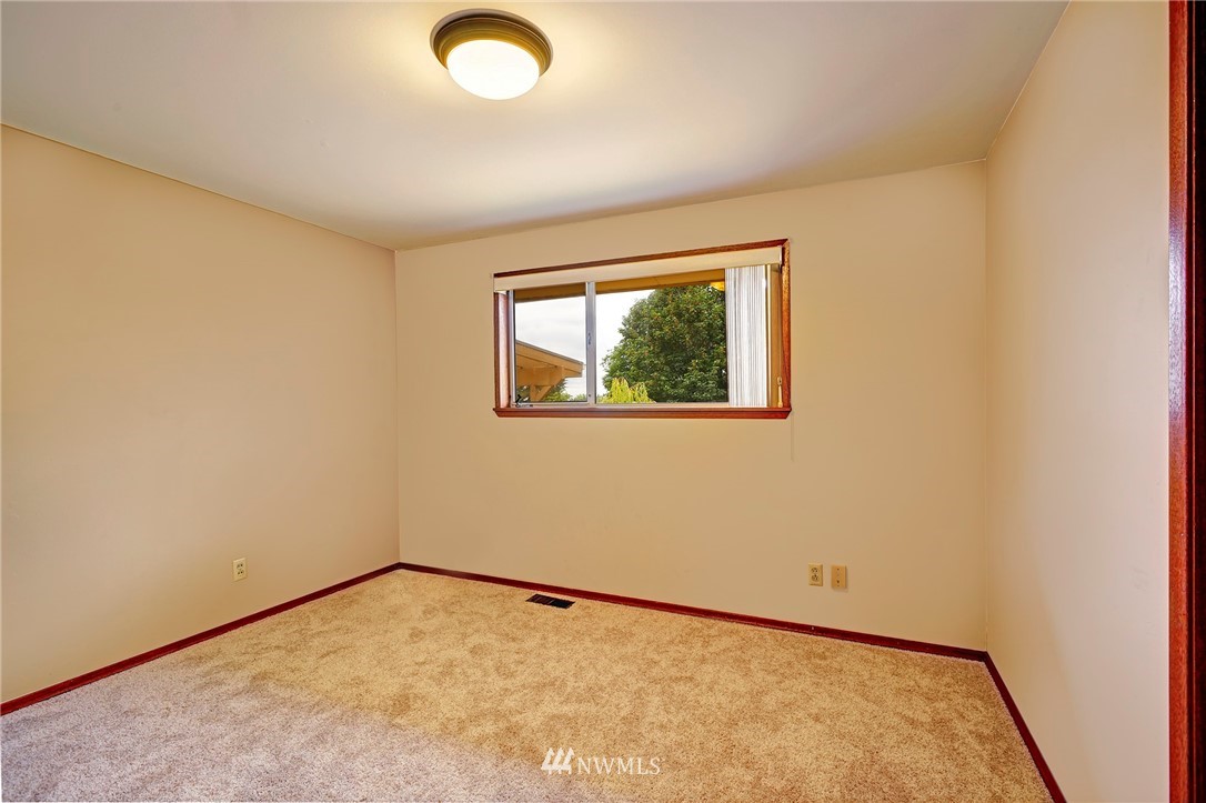 6944 South Rustic Road Seattle, WA 98178 - Photo 16 of 22 Gallery Image 16