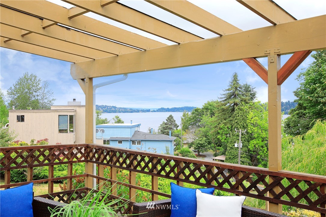 6944 South Rustic Road Seattle, WA 98178 - Photo 6 of 22 Gallery Image 6