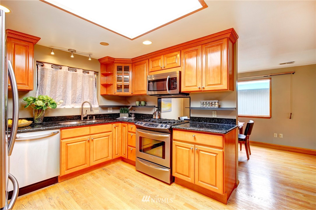 6944 South Rustic Road Seattle, WA 98178 - Photo 10 of 22 Gallery Image 10