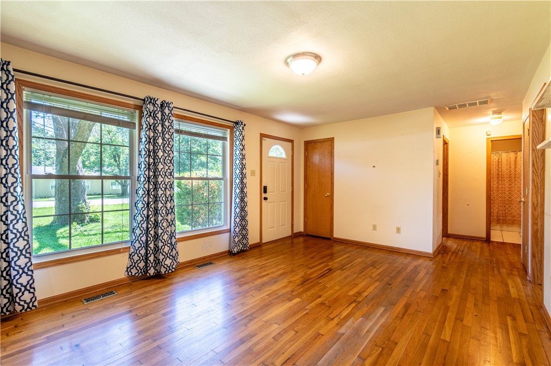 2325 South Richmond Road Decatur, IL 62521 - Photo 4 of 16