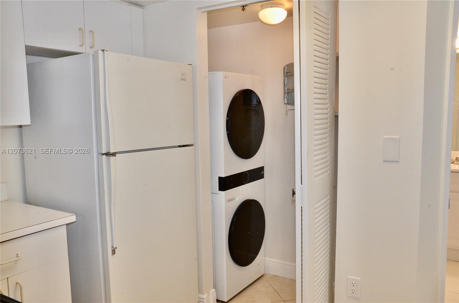 2351 Douglas Road, Unit 909 Miami, FL 33145 - Photo 6 of 15 Gallery Image 6