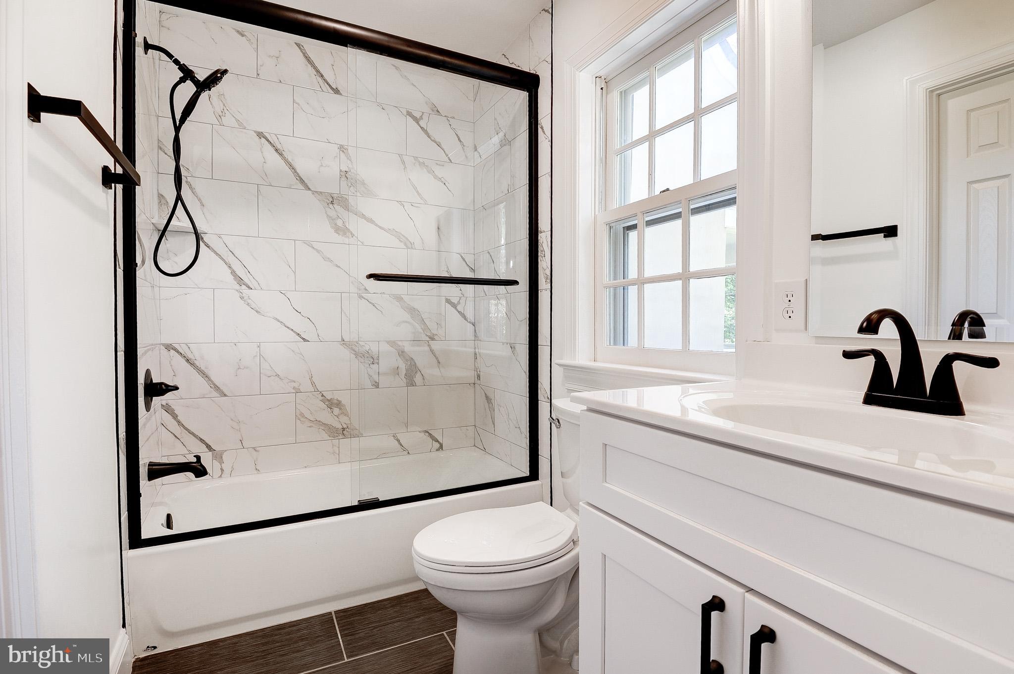 20760 Unison Road Round Hill, VA 20141 - Photo 21 of 47 Main Floor Primary Bathroom