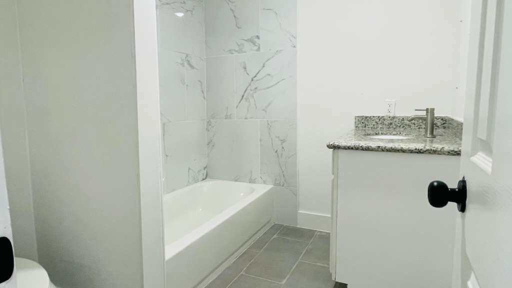 9110 Heatherside Street Houston, TX 77016 - Photo 5 of 15