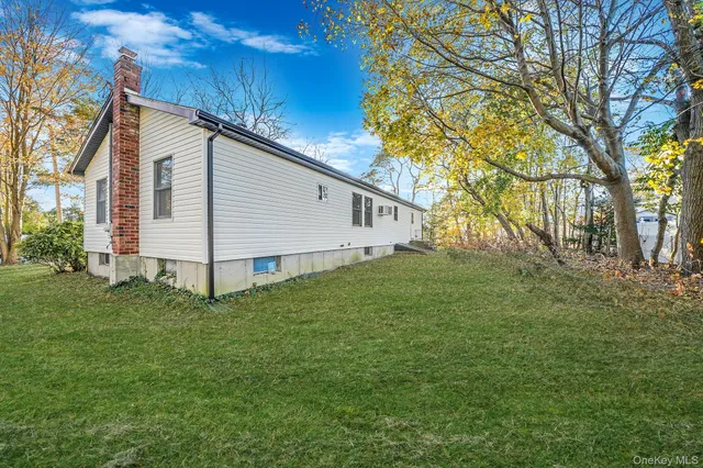 $679,999 | 361 Erie Street, Holbrook, NY 11741