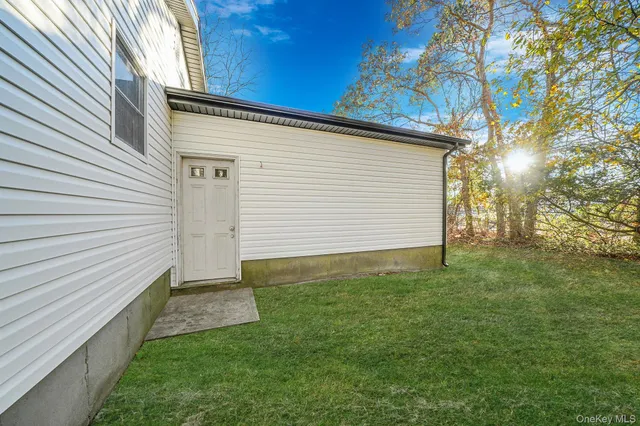 $679,999 | 361 Erie Street, Holbrook, NY 11741