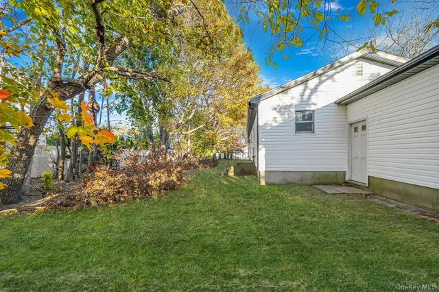 $679,999 | 361 Erie Street, Holbrook, NY 11741