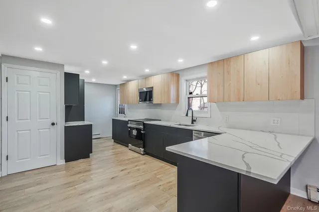 $679,999 | 361 Erie Street, Holbrook, NY 11741