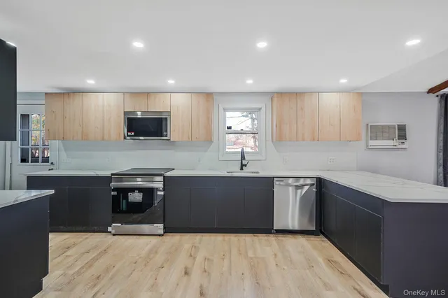 $679,999 | 361 Erie Street, Holbrook, NY 11741