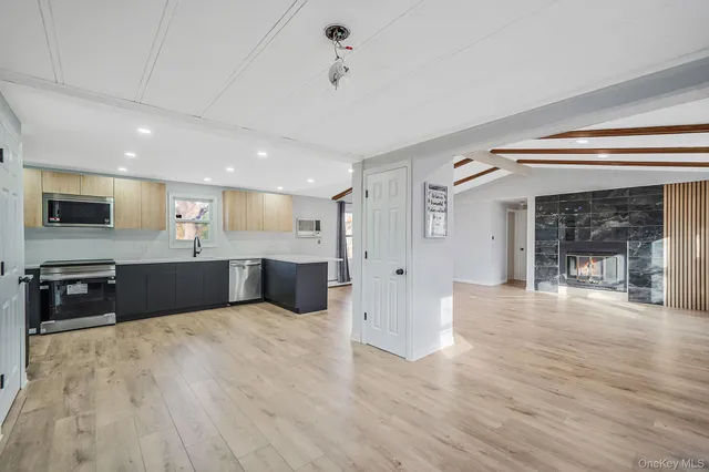 $679,999 | 361 Erie Street, Holbrook, NY 11741