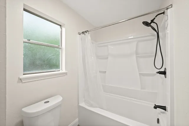 $2,200 | 7618 Fountaingrove Lane, Spring, TX 77379