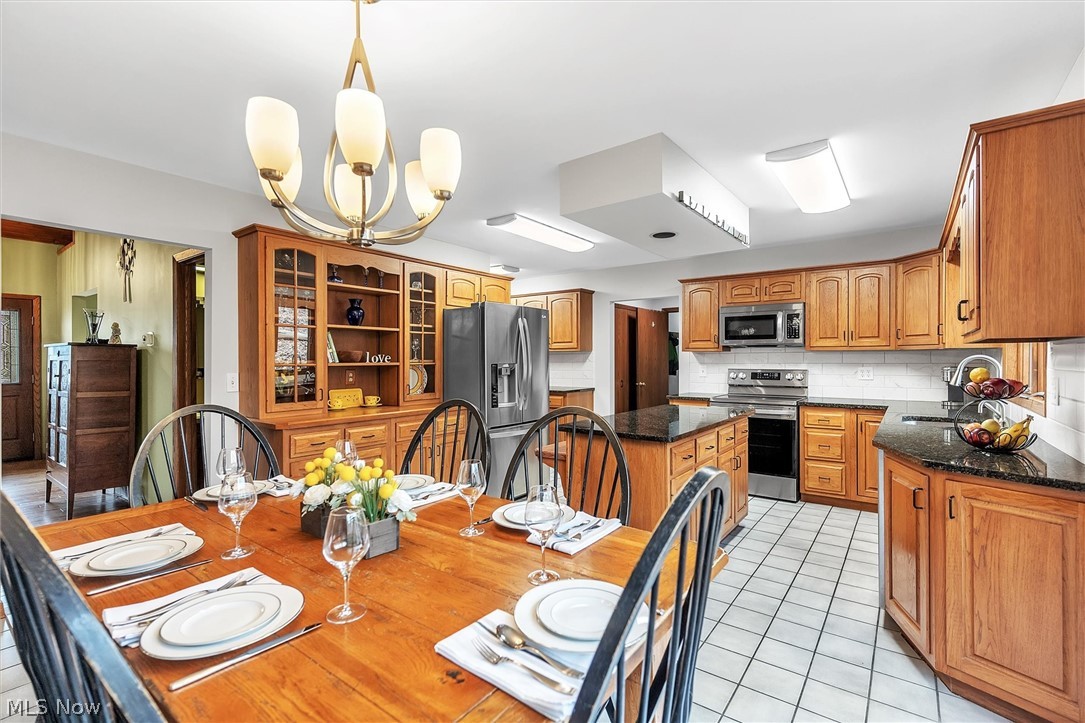 38140 Ridge Road Willoughby, OH 44094 - Photo 14 of 35 Kitchen