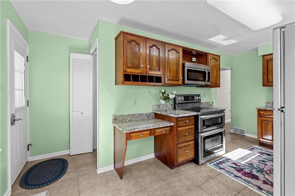 1040 Eckert Road Monaca, PA 15061 - Photo 8 of 32 Gallery Image 8