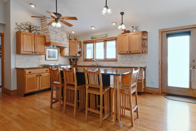 2073 Collins Road Oswego, IL 60543 - Photo 8 of 24 Gallery Image 8