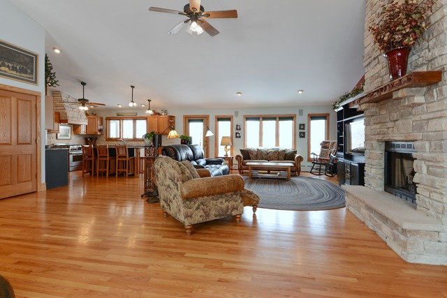 2073 Collins Road Oswego, IL 60543 - Photo 9 of 24 Gallery Image 9