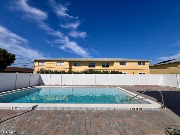 $1,750 | 4102 Southeast 19th Place, Unit 6, Cape Coral, FL 33904