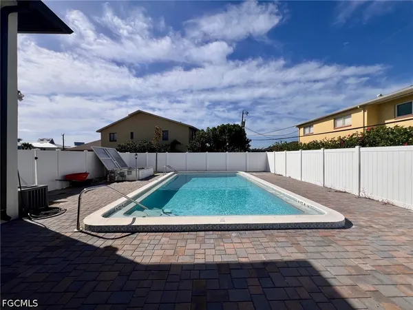 $1,750 | 4102 Southeast 19th Place, Unit 6, Cape Coral, FL 33904