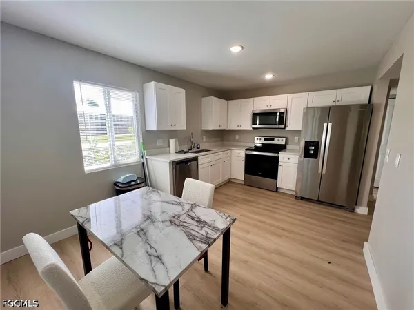 $1,750 | 4102 Southeast 19th Place, Unit 6, Cape Coral, FL 33904