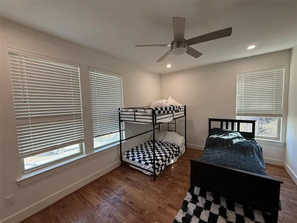 a view of a livingroom with furniture