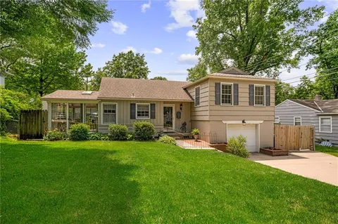 $399,000 | 4505 West 77th Street, Prairie Village, KS 66208