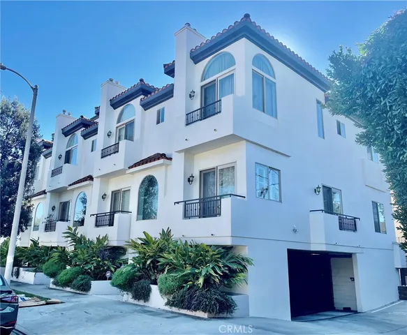 $998,800 | 5027 Colfax Avenue, Unit 1, Valley Village, CA 91601