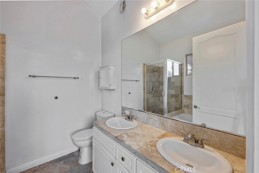 5027 Colfax Avenue, Unit 1 Valley Village, CA 91601 - Photo 19 of 36 Mastre bathroom