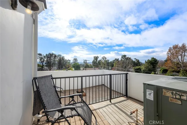 $998,800 | 5027 Colfax Avenue, Unit 1, Valley Village, CA 91601
