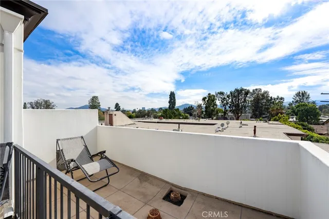 $998,800 | 5027 Colfax Avenue, Unit 1, Valley Village, CA 91601