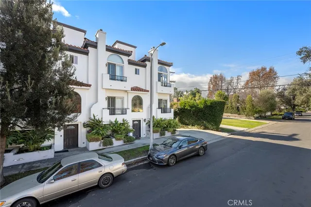 $998,800 | 5027 Colfax Avenue, Unit 1, Valley Village, CA 91601