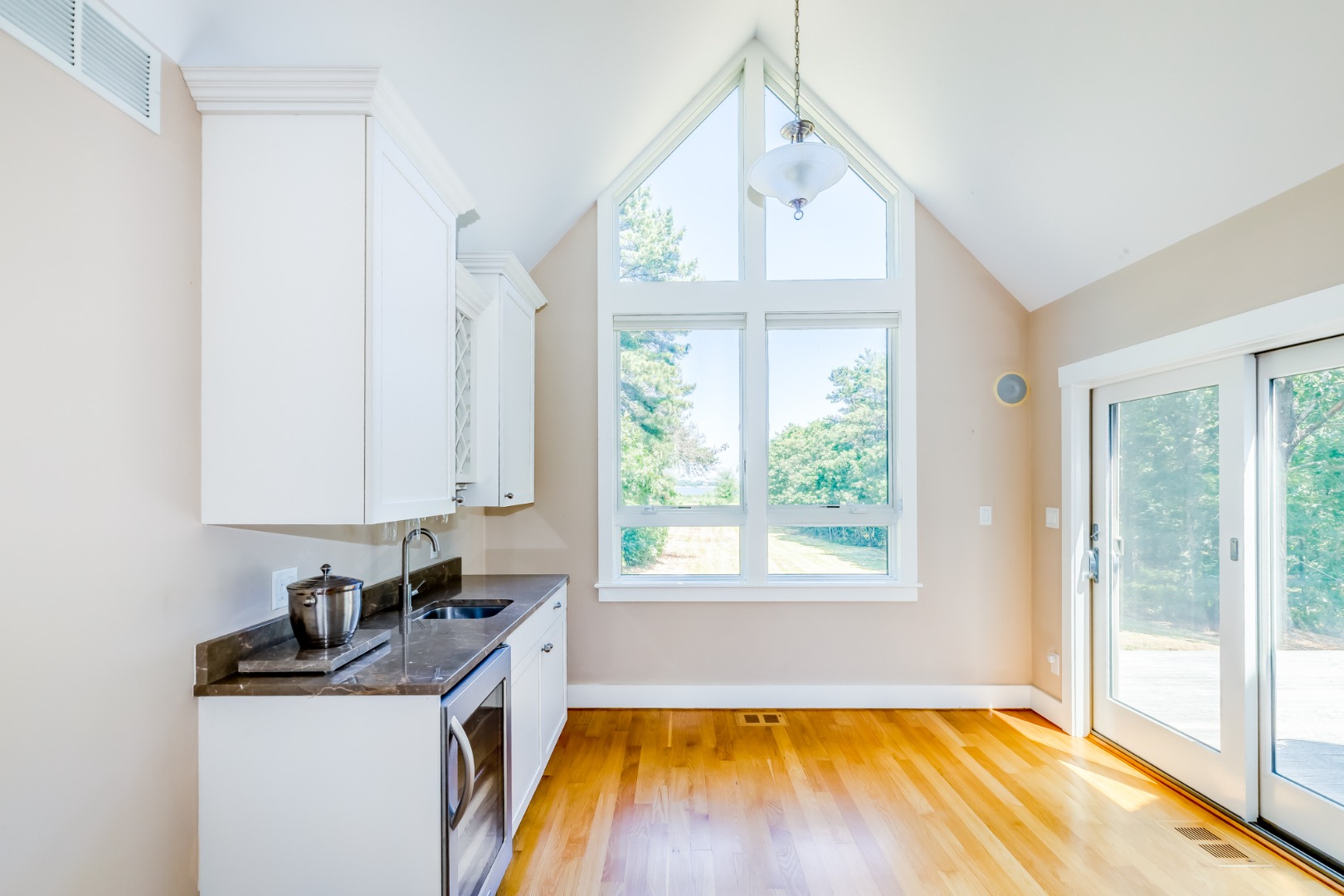 20 Pulpit Rock Road Oak Bluffs, MA 02557 - Photo 5 of 33 Gallery Image 5