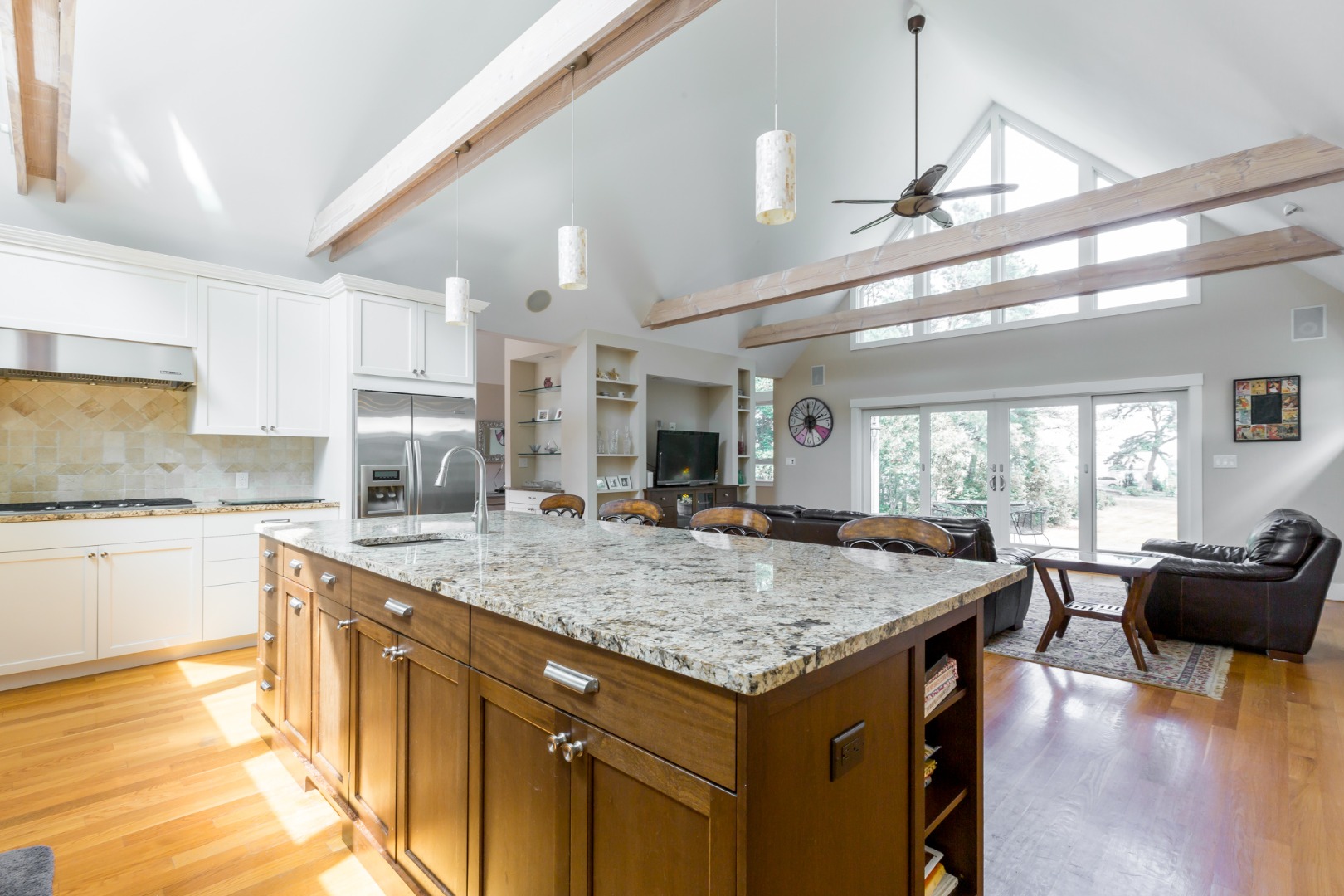20 Pulpit Rock Road Oak Bluffs, MA 02557 - Photo 6 of 33 Gallery Image 6