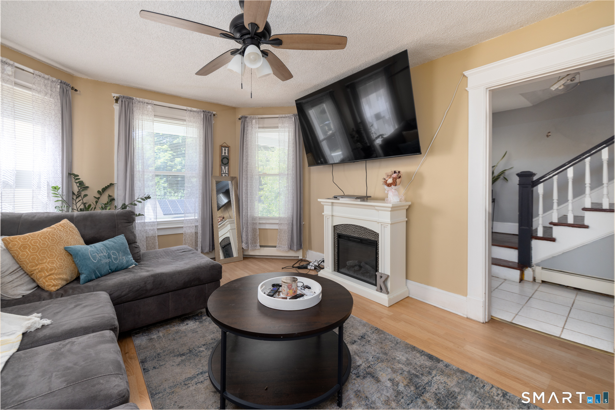 33 Maplewood Street Waterbury, CT 06708 - Photo 2 of 20 Gallery Image 2