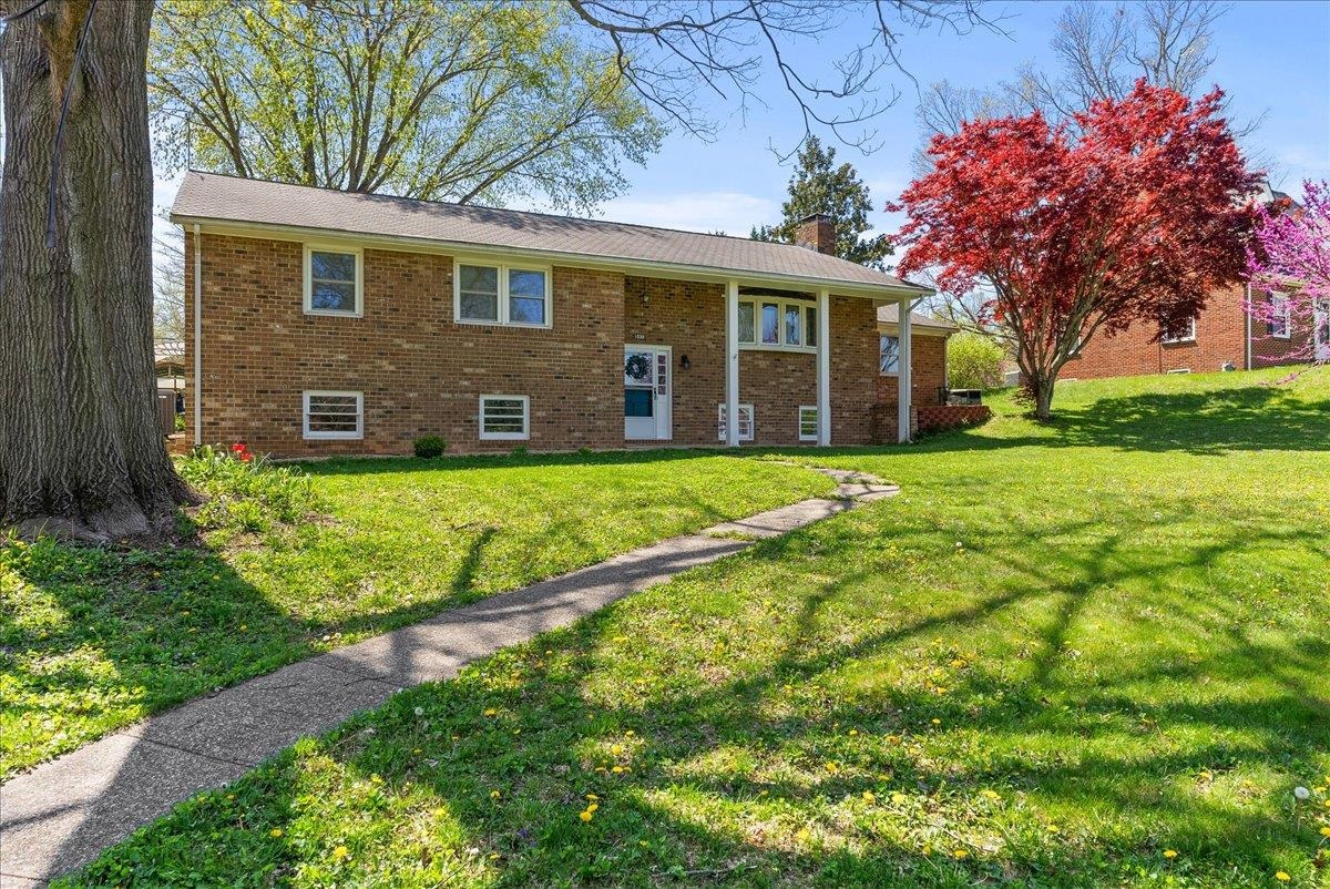 1030 Lyndhurst Road Waynesboro, VA 22980 - Photo 3 of 42 Gallery Image 3