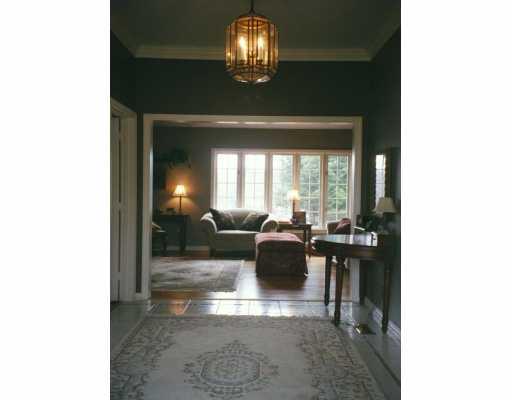 201 Sweet Gum Road Pittsburgh, PA 15238 - Photo 2 of 6 Living Room.