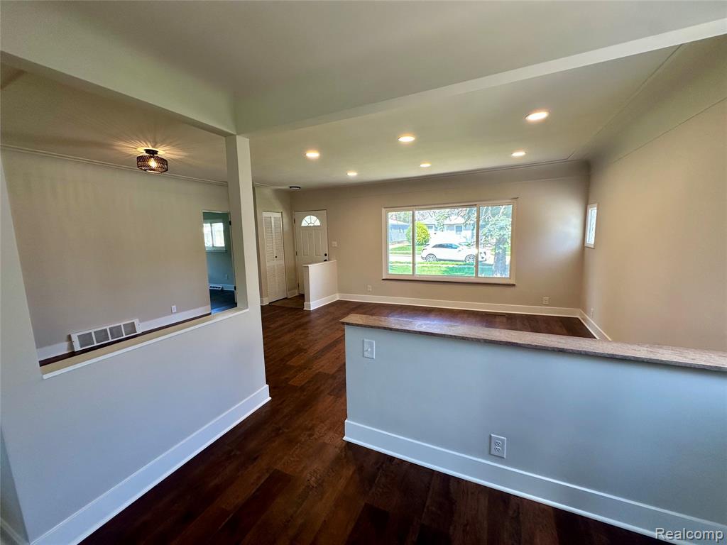 7254 Gerald Avenue Warren, MI 48092 - Photo 5 of 25