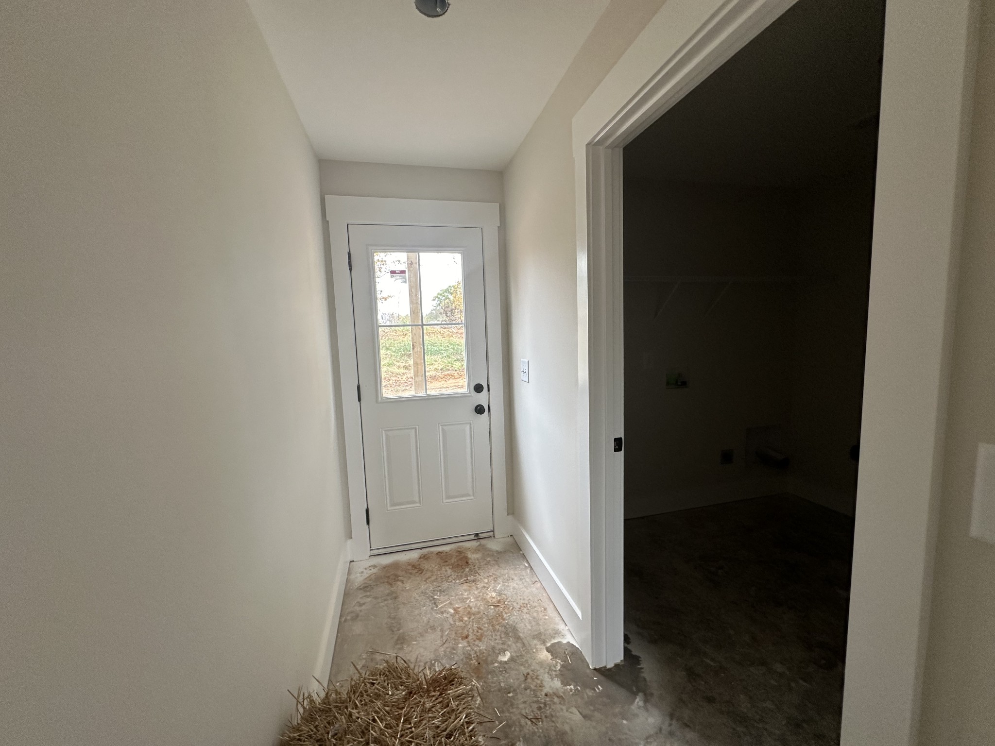 233 Wayne Hall Road Clarksville, TN 37040 - Photo 7 of 14 a view of entryway with window
