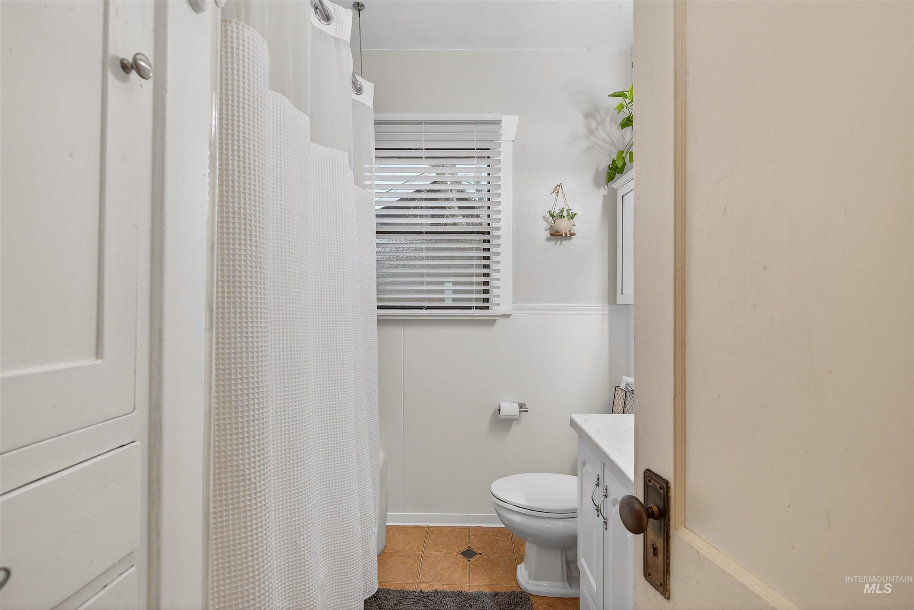 1021 11th Avenue Lewiston, ID 83501 - Photo 18 of 41 Full bath featuring vanity, curtained shower, and light tile patterned floors