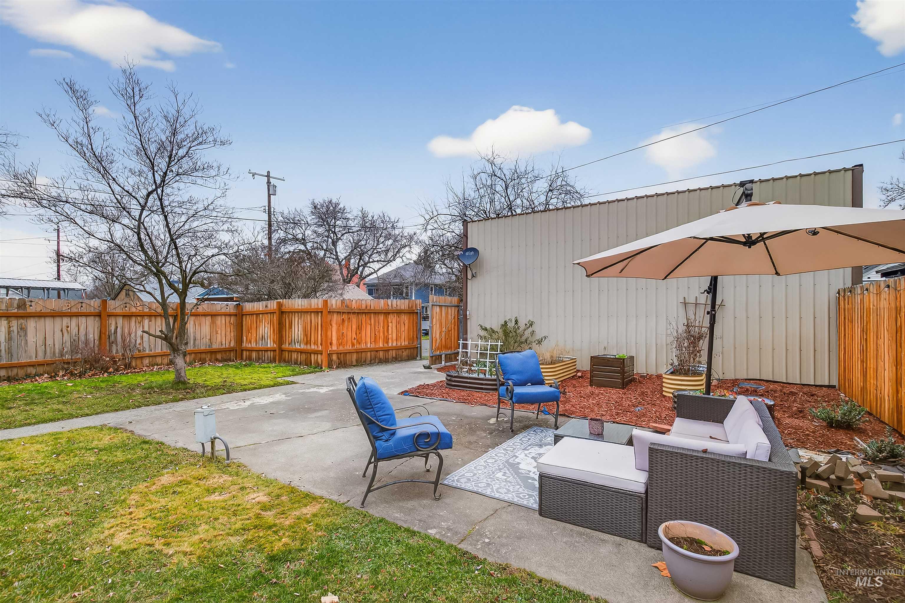 1021 11th Avenue Lewiston, ID 83501 - Photo 33 of 41 Fenced backyard featuring a patio and outdoor lounge area