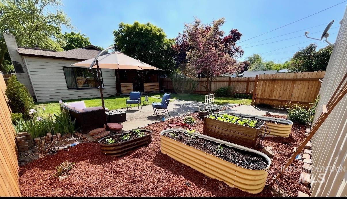 1021 11th Avenue Lewiston, ID 83501 - Photo 39 of 41 Fenced backyard featuring a patio area and a garden