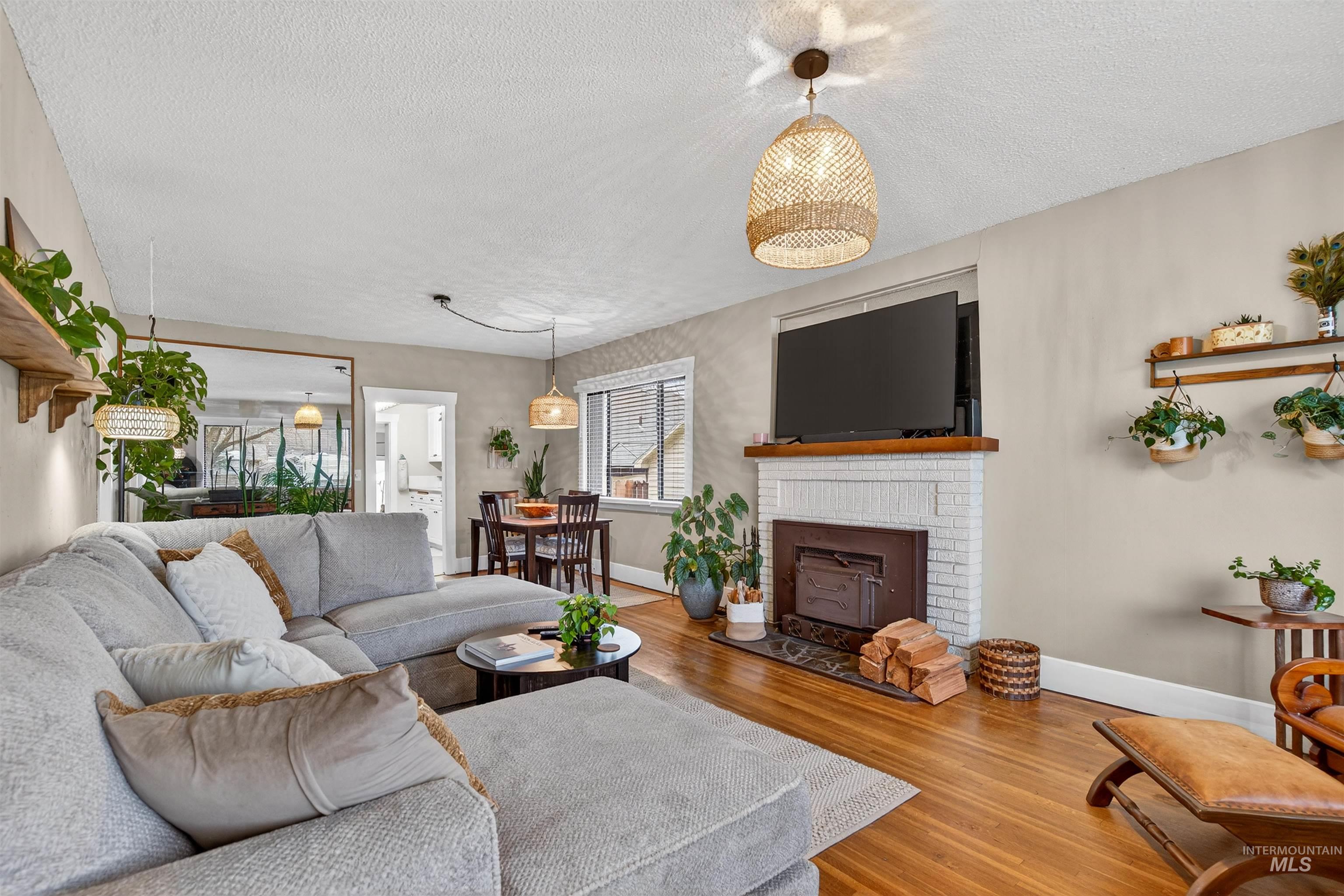 1021 11th Avenue Lewiston, ID 83501 - Photo 6 of 41 Living room with a textured ceiling and wood finished floors