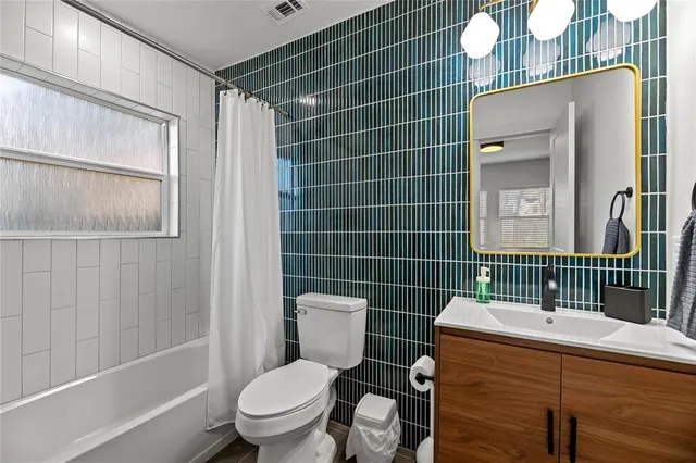 $2,300 | 1415 Mountain Lake Road, Dallas, TX 75224