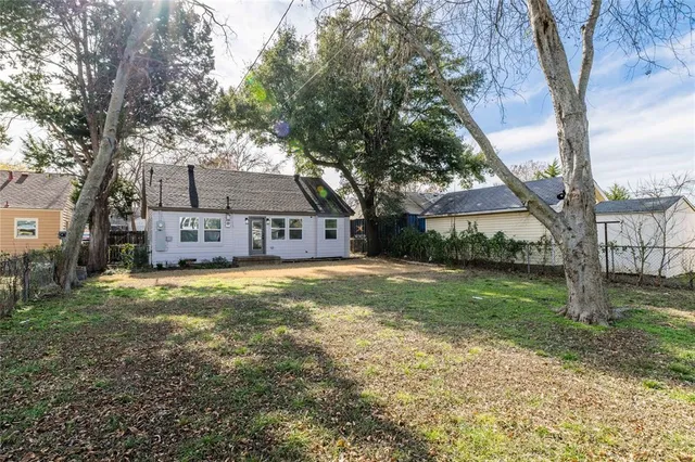 $2,300 | 1415 Mountain Lake Road, Dallas, TX 75224