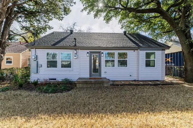 $2,300 | 1415 Mountain Lake Road, Dallas, TX 75224