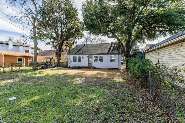 $2,300 | 1415 Mountain Lake Road, Dallas, TX 75224