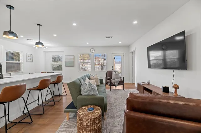 $2,300 | 1415 Mountain Lake Road, Dallas, TX 75224