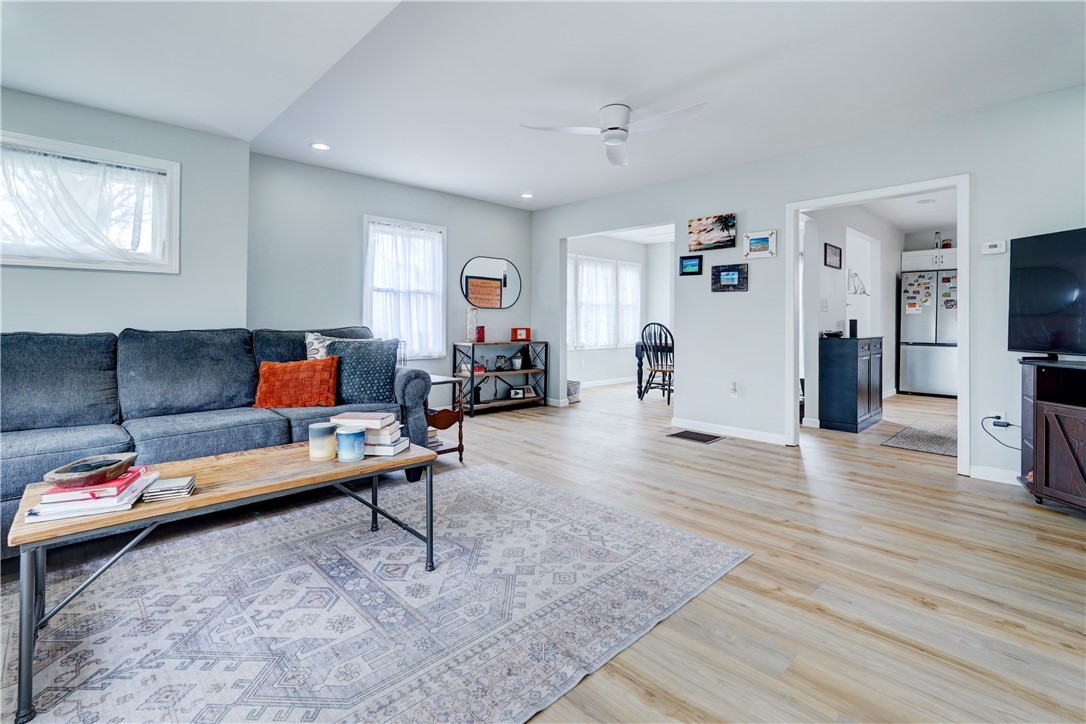 523 Elmgrove Road Gates, NY 14606 - Photo 4 of 28