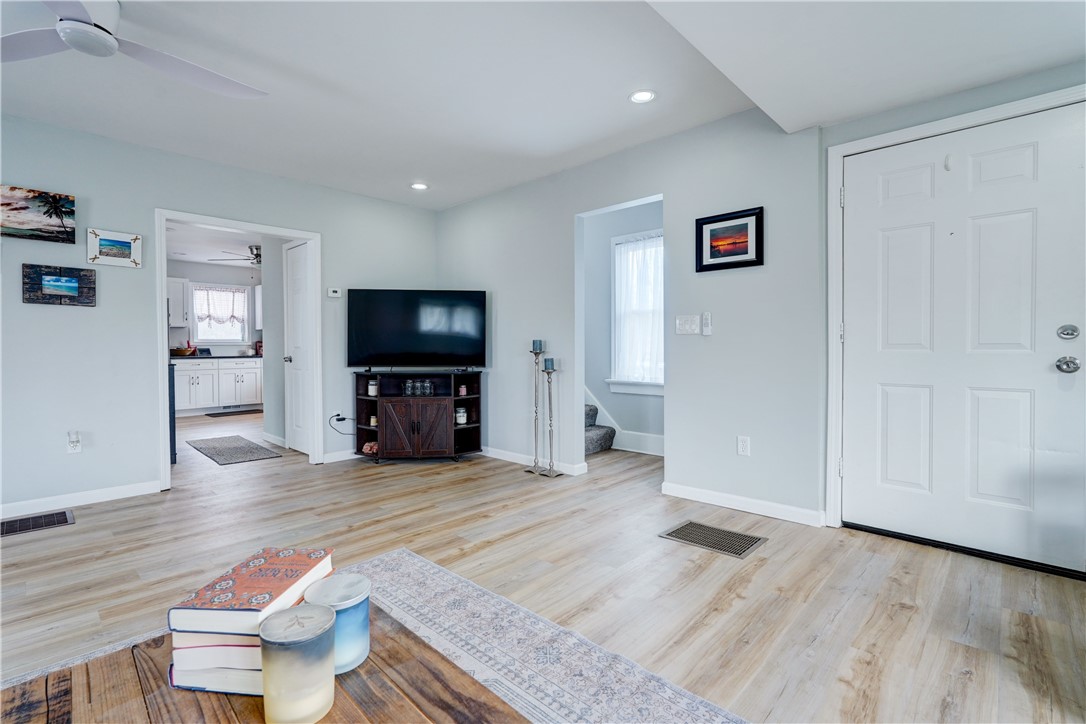 523 Elmgrove Road Gates, NY 14606 - Photo 5 of 28