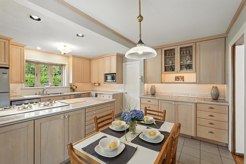 511 Trafton Road Springfield, MA 01108 - Photo 11 of 42