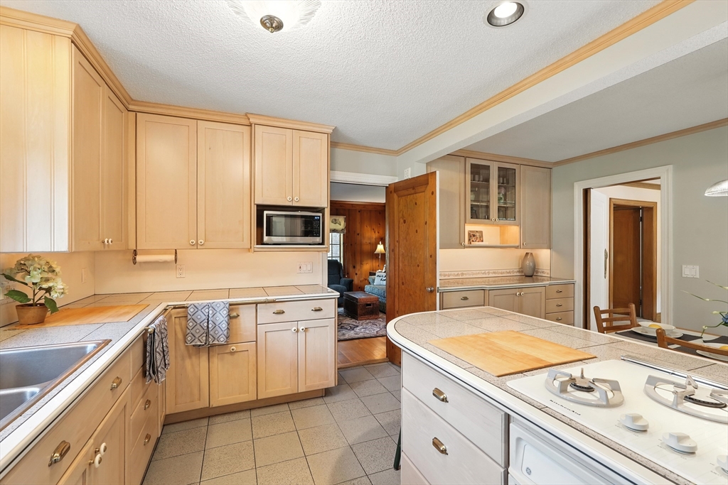 511 Trafton Road Springfield, MA 01108 - Photo 15 of 42